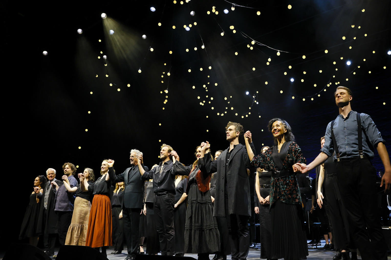 The company of Carousel: A Concert at the Princess Theatre curtain call