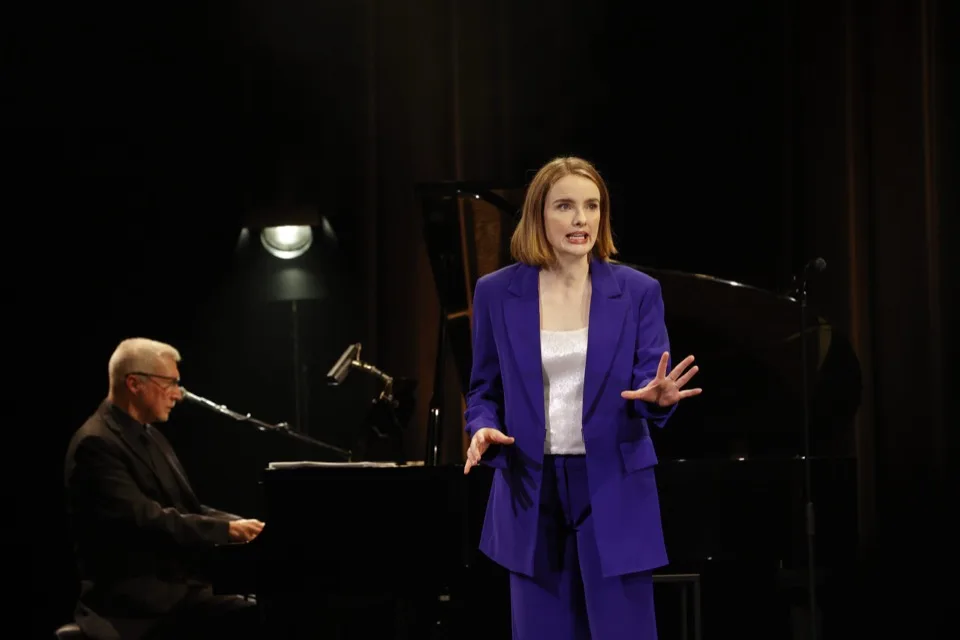 Anna O'Byrne telling the story of Becoming Eliza