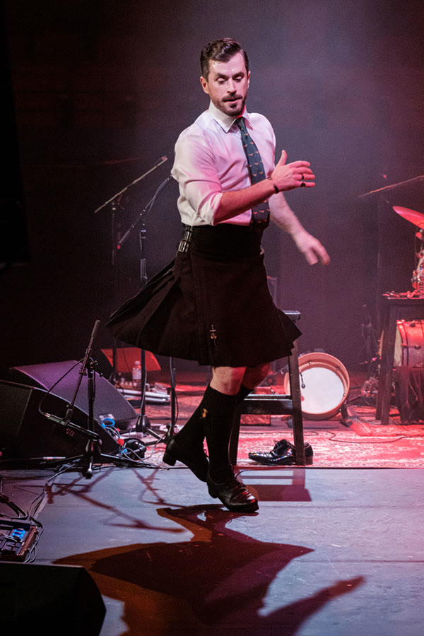Bobby Fox performing Irish music